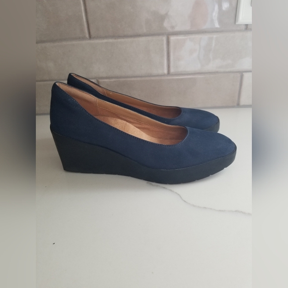 Vionic Wedge Shoes - Picture 3 of 5